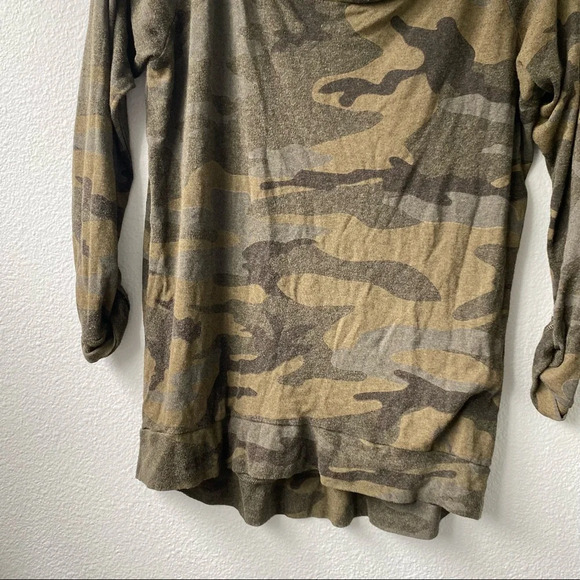 TNA Green Camo 3/4 length sleeve Top - Picture 7 of 10